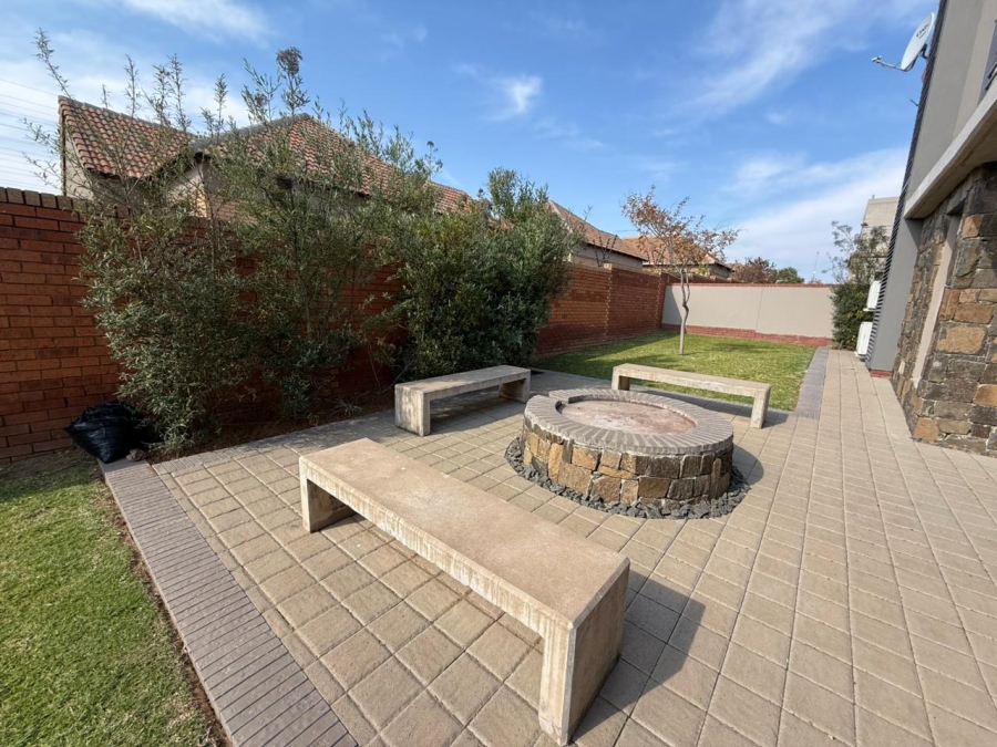 To Let 4 Bedroom Property for Rent in Wild Olive Estate Free State